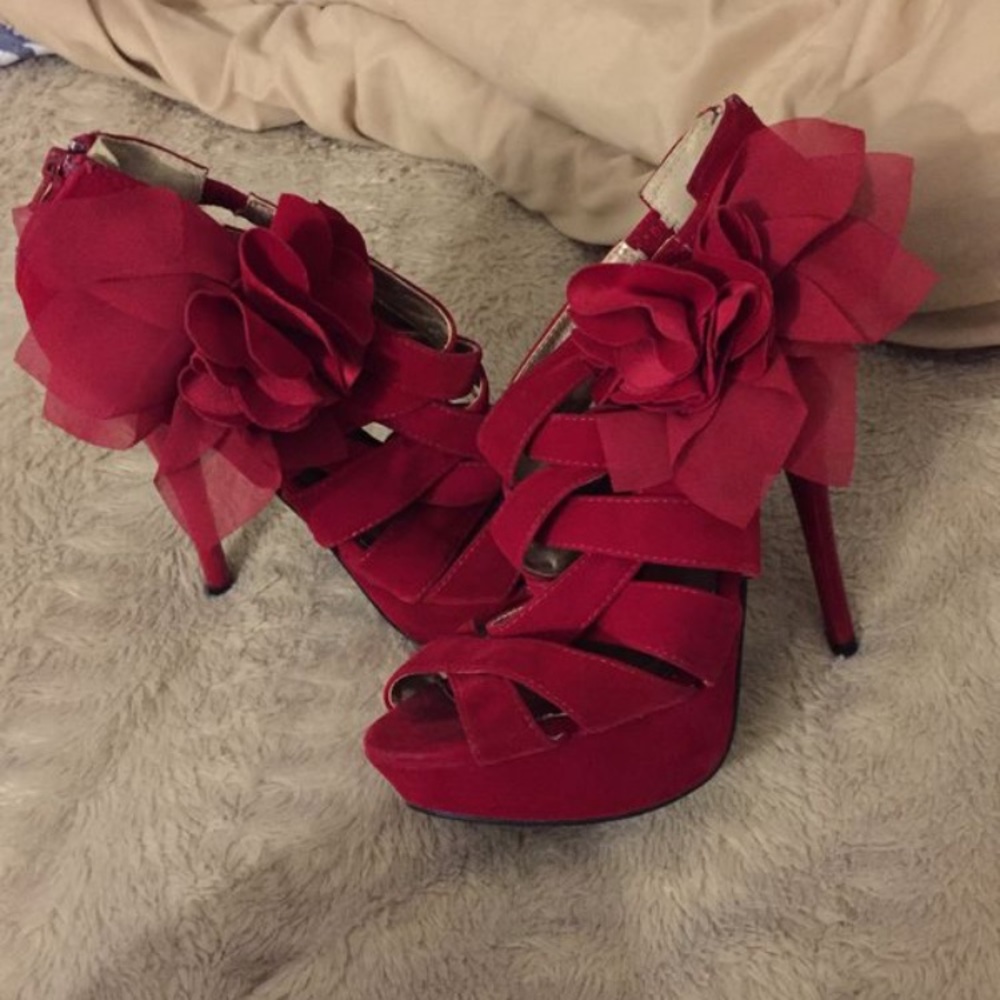 Red heels 👠